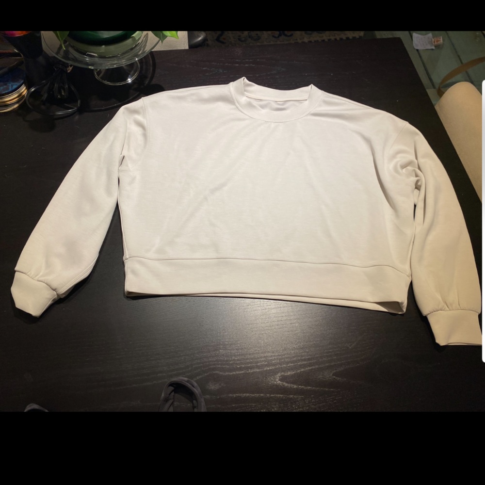 Lululemon Perfectly Oversized Crop Crew Softstreme - EUC - Size 10